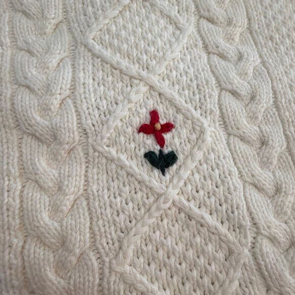 Northern Reflections Vintage Cardigan Cable Knit White Sweater Red Flowers Mediu - Picture 8 of 8